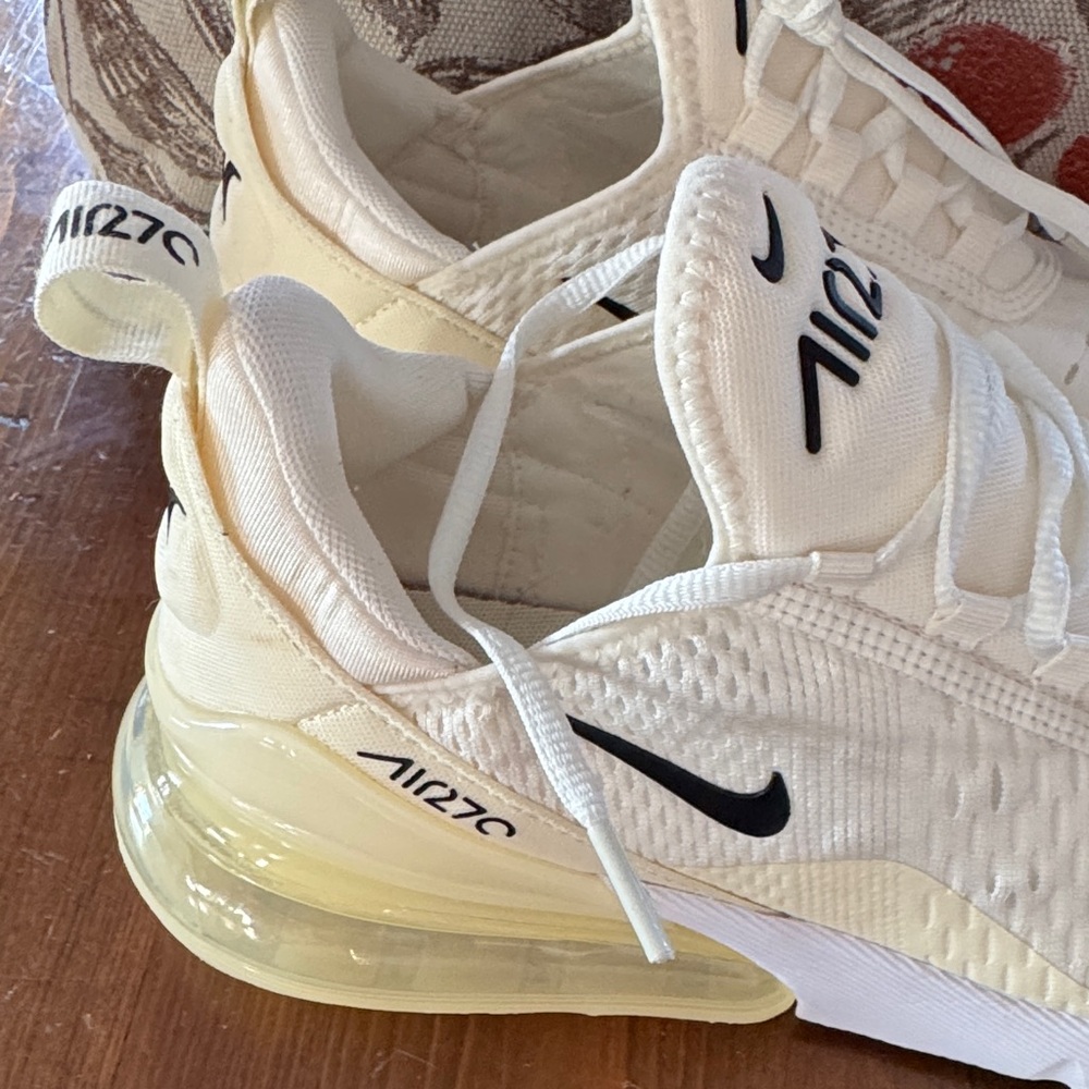 Nike Air Max 270 Beige and Black Sneakers ladies 10 - Picture 2 of 11